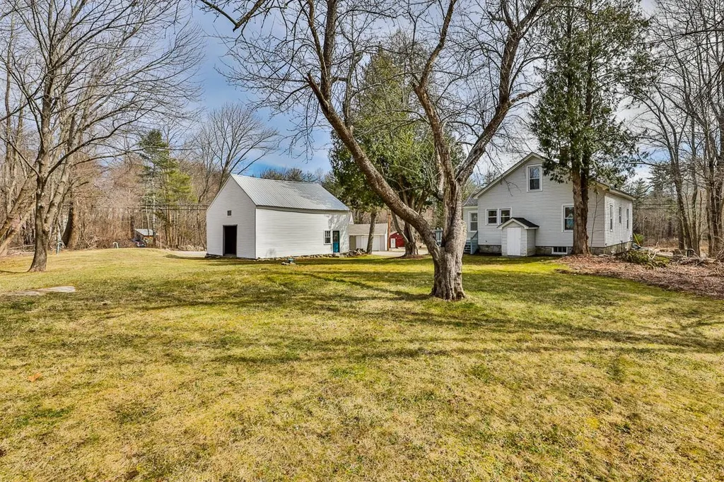 183 Depot Road Auburn NH 03032