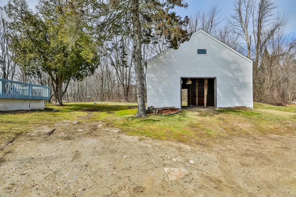 183 Depot Road Auburn NH 03032