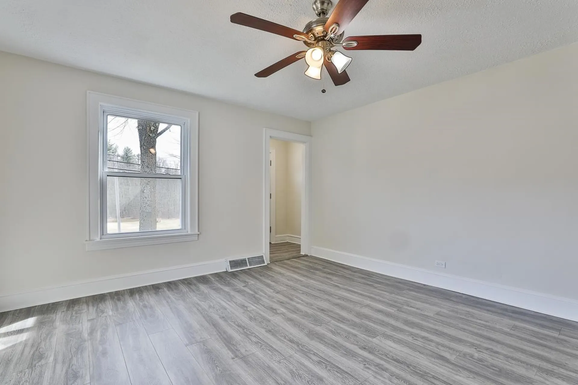183 Depot Road Auburn NH 03032