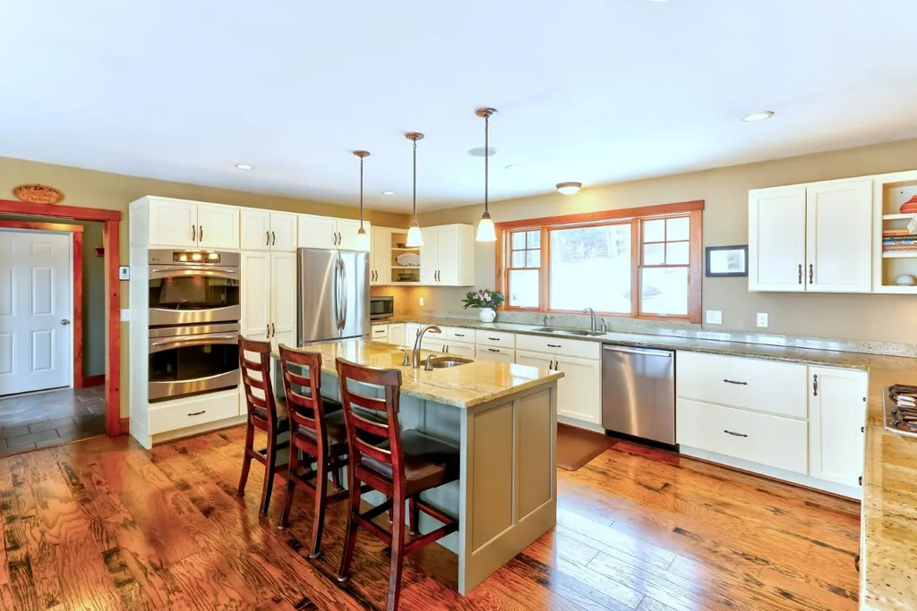 390 Bear Creek Lane Waterbury VT 05677