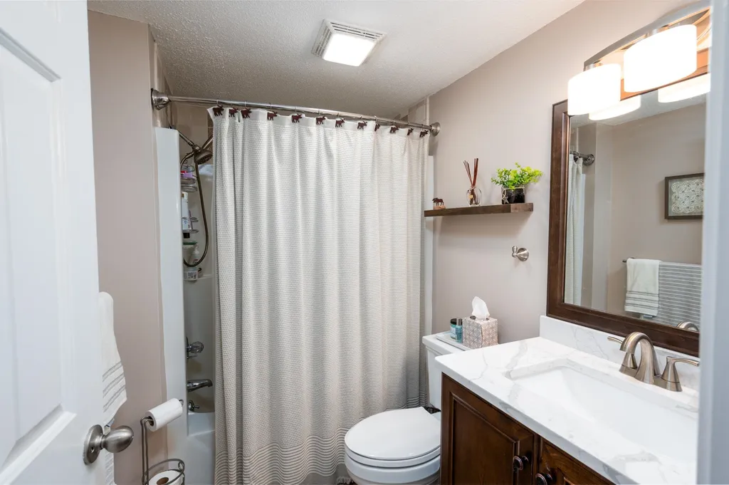 15 Williamsburg Circle Laconia NH 03246