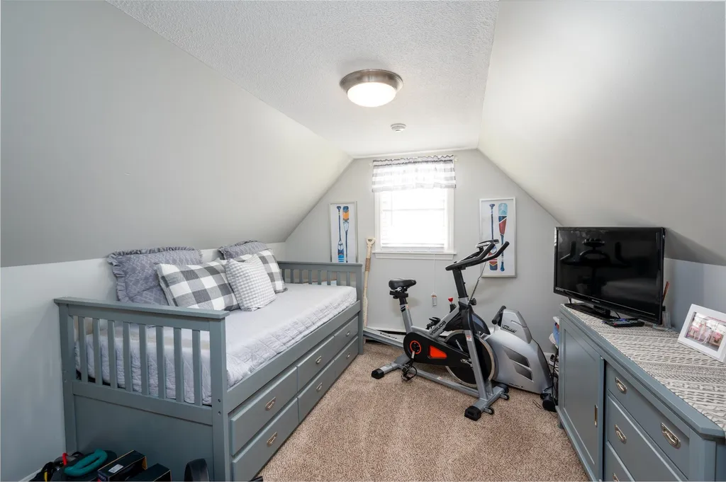15 Williamsburg Circle Laconia NH 03246