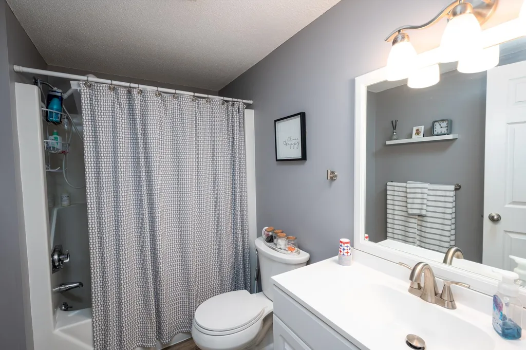 15 Williamsburg Circle Laconia NH 03246