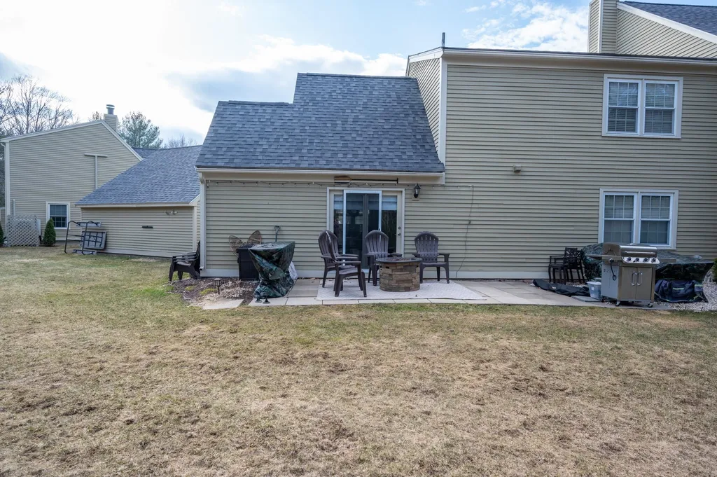 15 Williamsburg Circle Laconia NH 03246