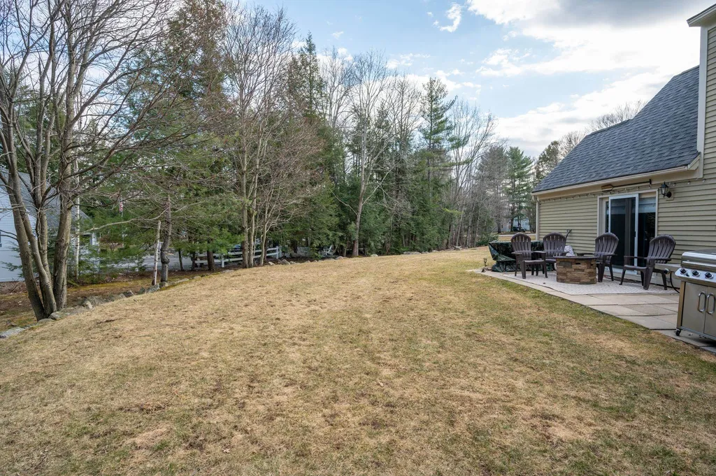 15 Williamsburg Circle Laconia NH 03246
