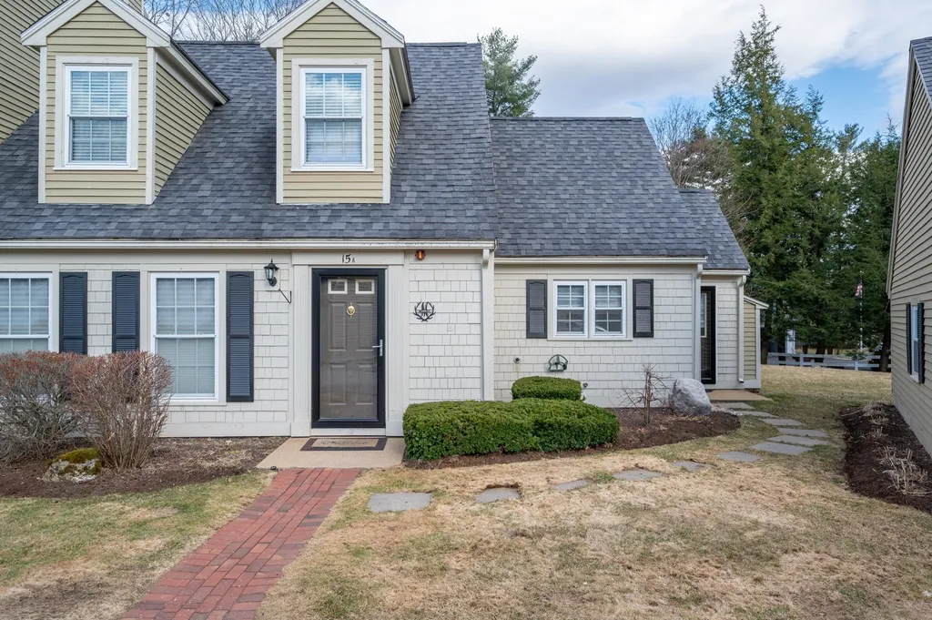 15 Williamsburg Circle Laconia NH 03246