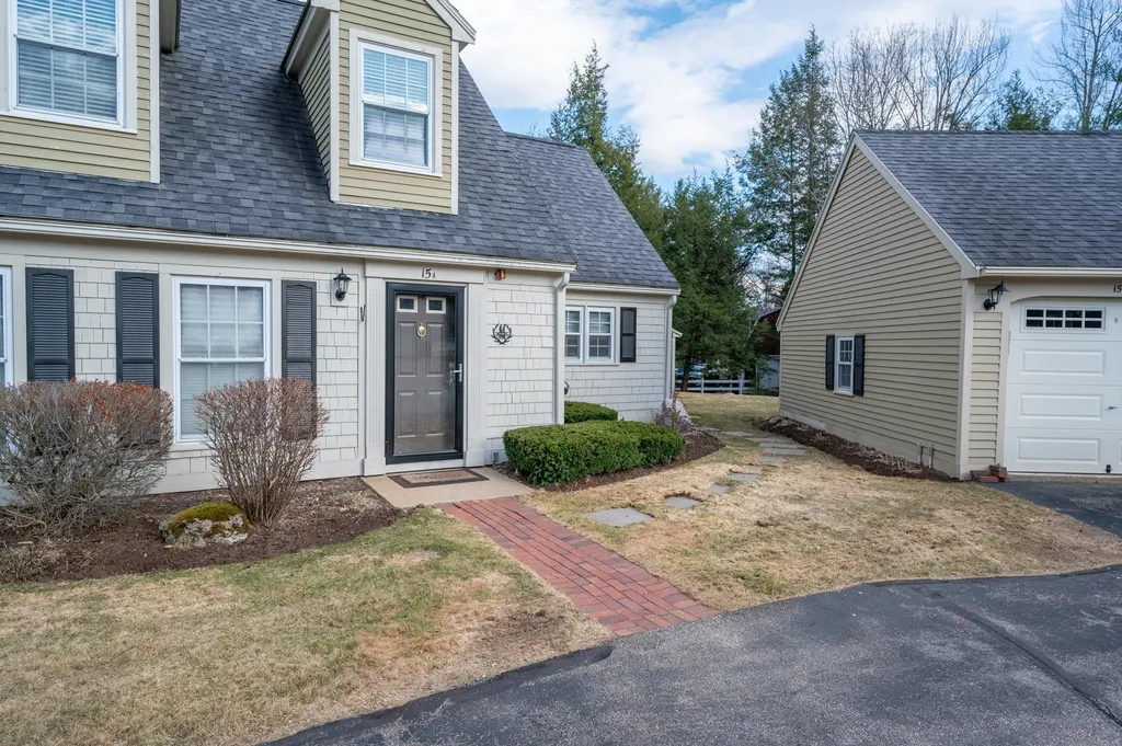 15 Williamsburg Circle Laconia NH 03246