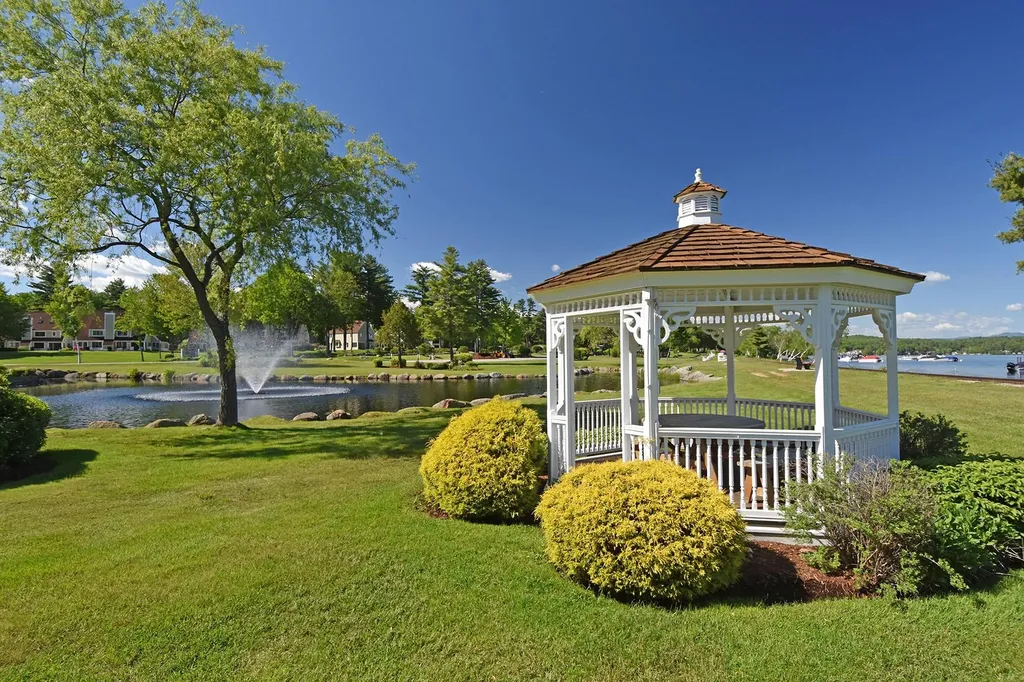 15 Williamsburg Circle Laconia NH 03246