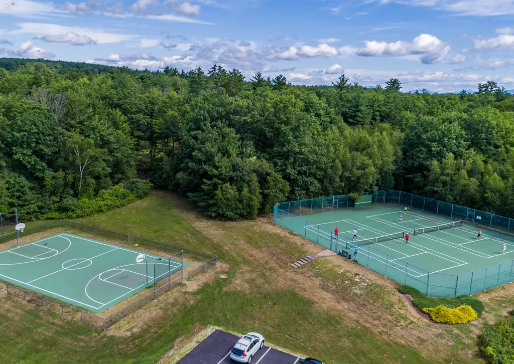 15 Williamsburg Circle Laconia NH 03246