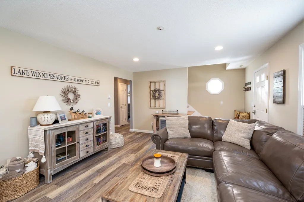 15 Williamsburg Circle Laconia NH 03246