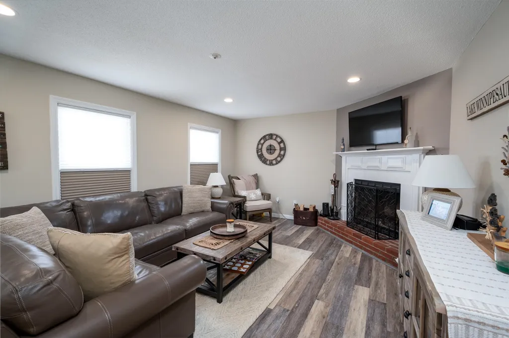 15 Williamsburg Circle Laconia NH 03246