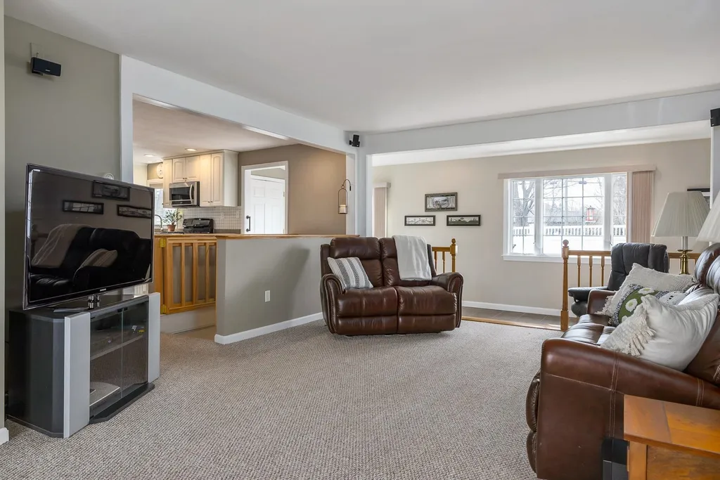 14 Suzanne Drive Portsmouth NH 03801
