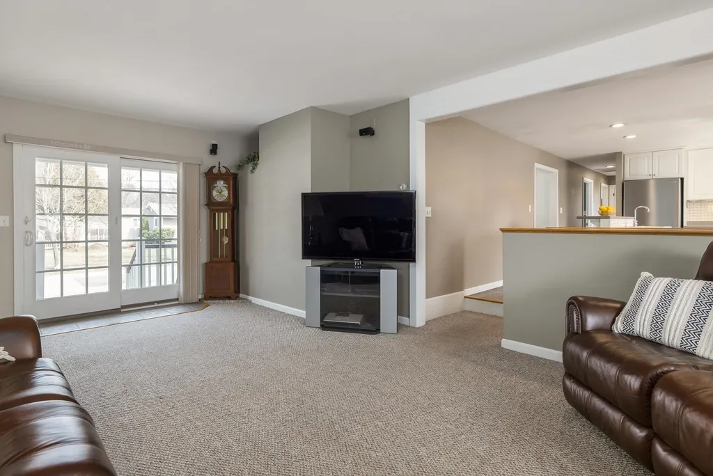 14 Suzanne Drive Portsmouth NH 03801