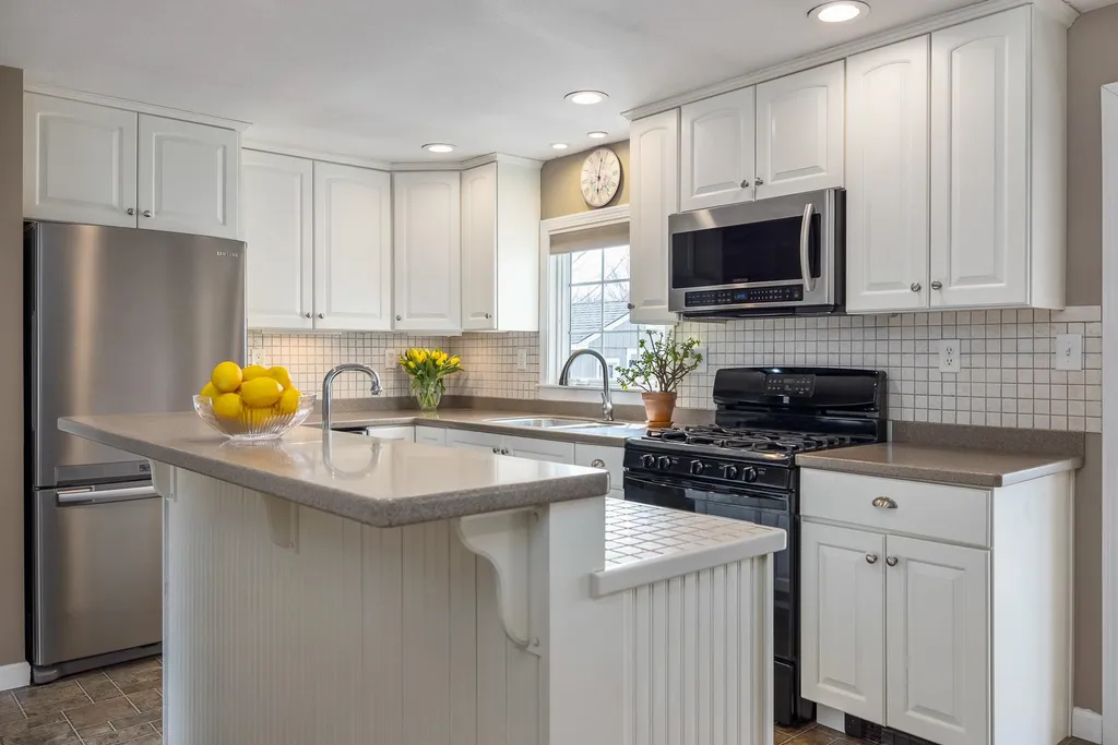 14 Suzanne Drive Portsmouth NH 03801
