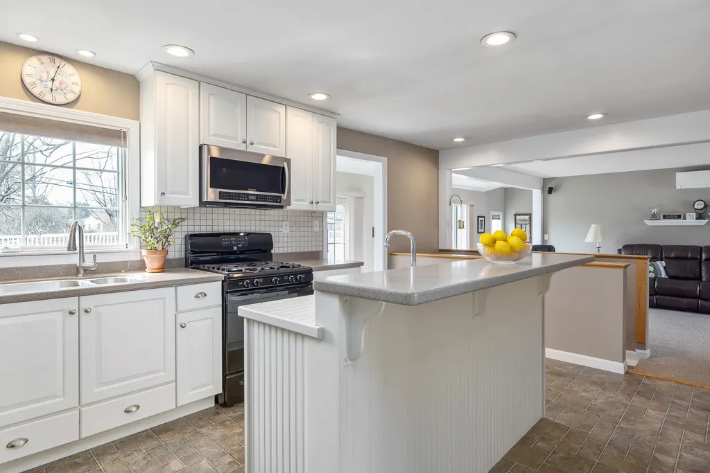 14 Suzanne Drive Portsmouth NH 03801