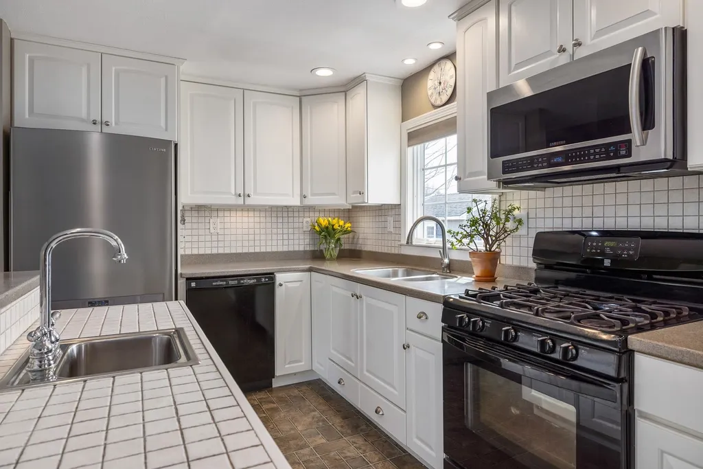 14 Suzanne Drive Portsmouth NH 03801