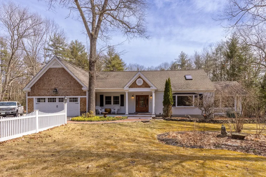 24 Block Drive Brentwood NH 03833