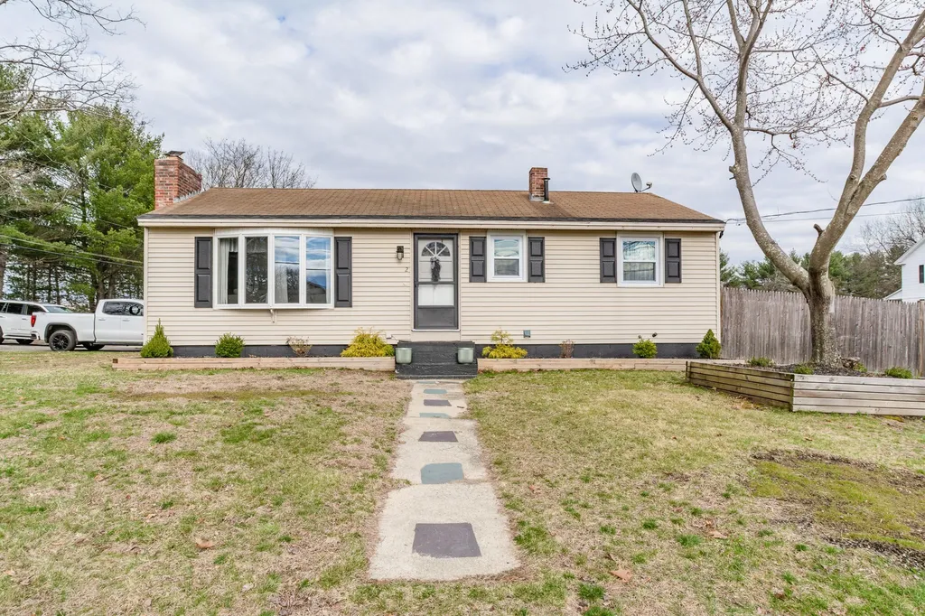 2 Waverly Street Nashua NH 03060