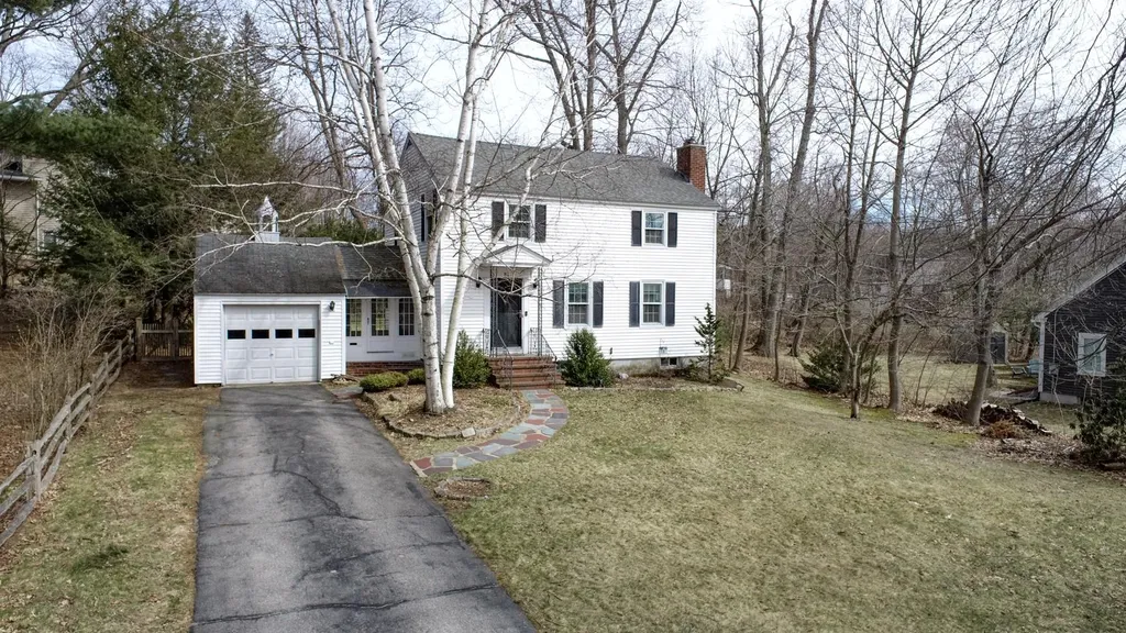 81 Pickering Street Manchester NH 03104