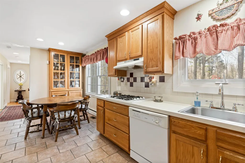 49 Chester Street Chester NH 03036