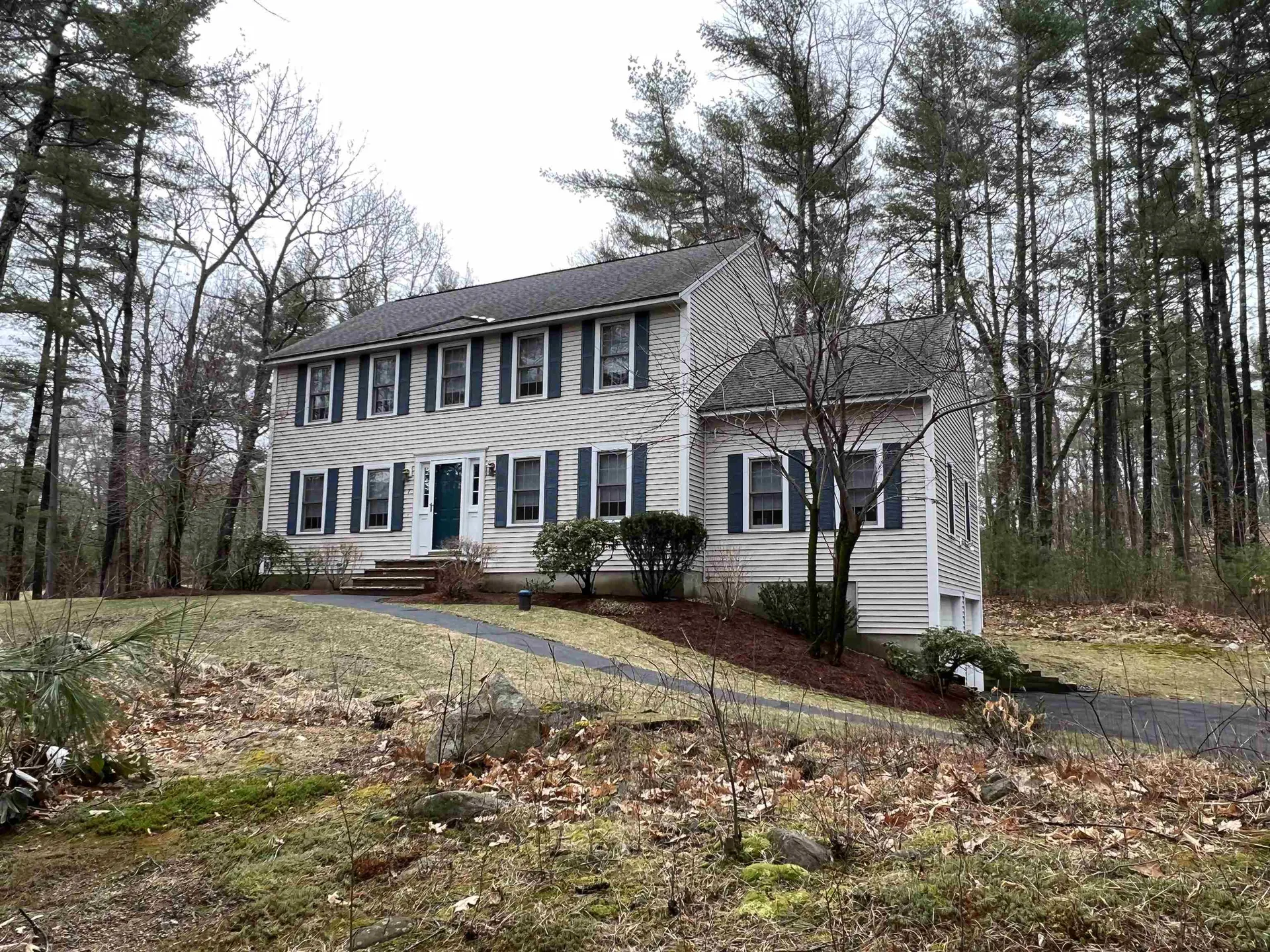 7 Lantern Lane Londonderry NH 03053
