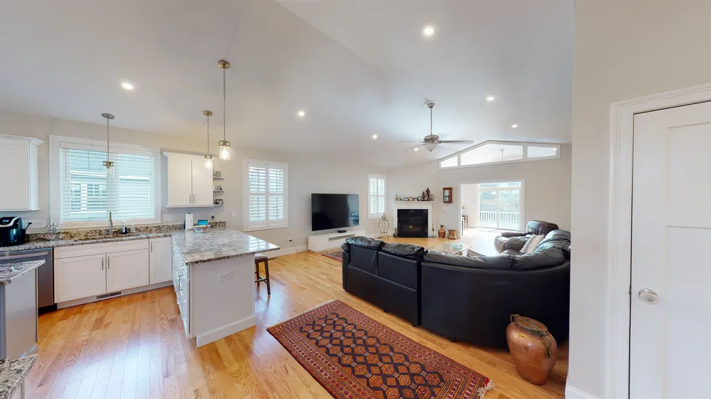 5 Mary Joe Lane Raymond NH 03077