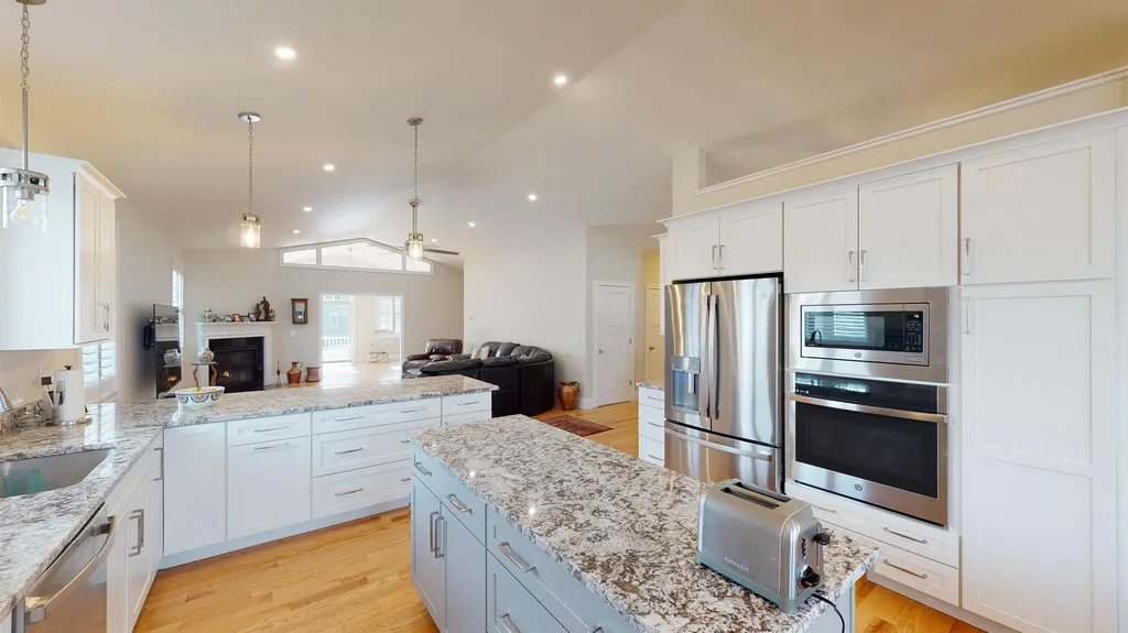 5 Mary Joe Lane Raymond NH 03077