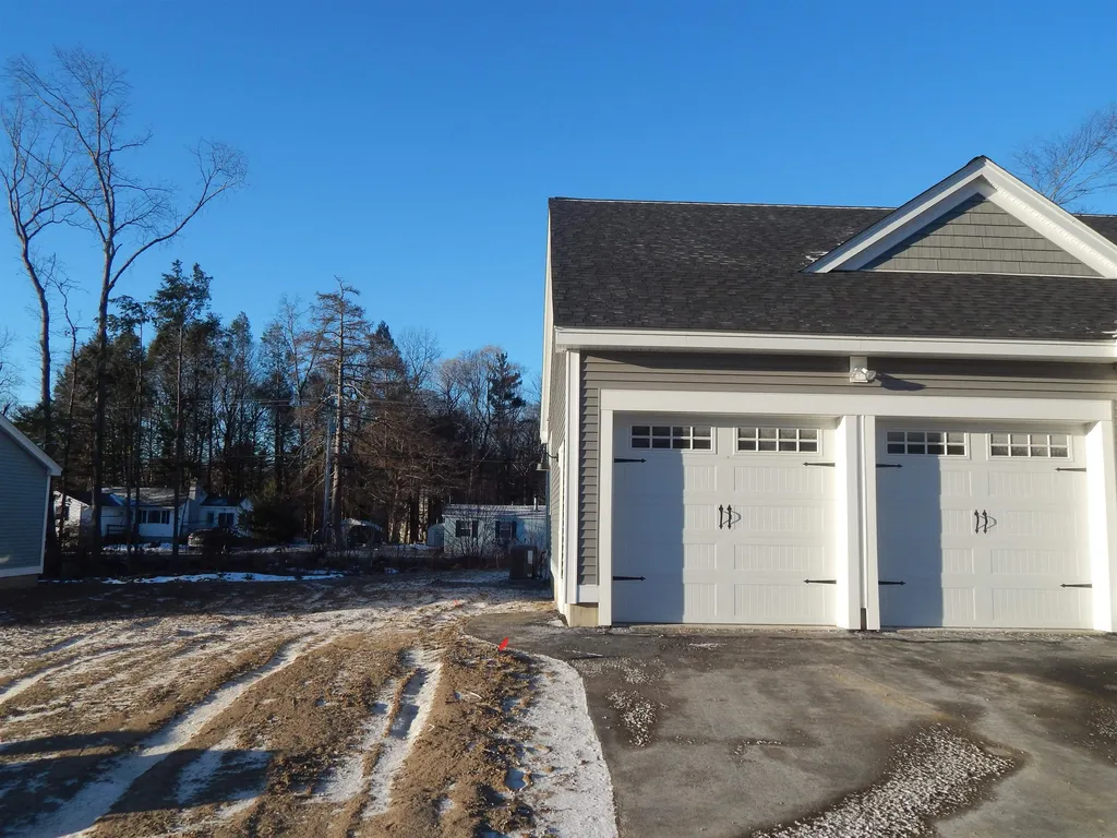 17 Rose Fountain Lane Hampton NH 03842