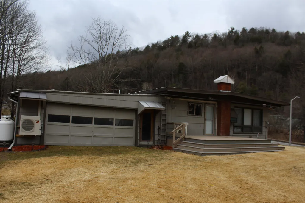 768 North Main Street Hartford VT 05001