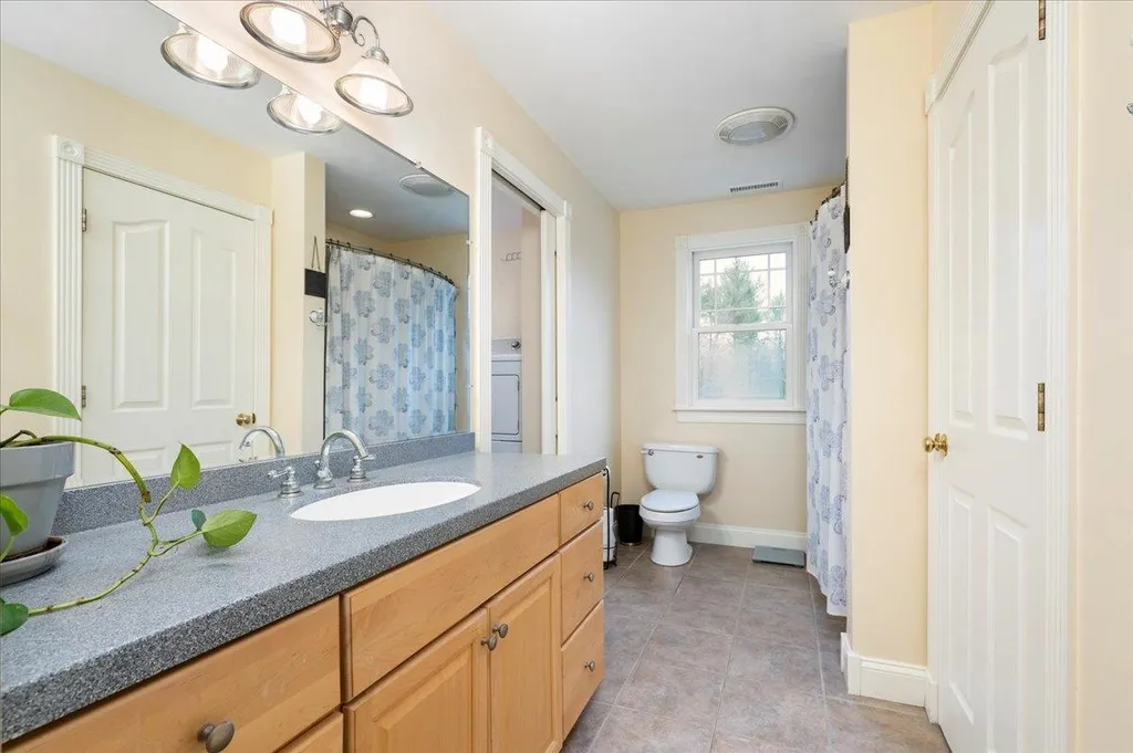 131 Lindsey Way Goffstown NH 03045