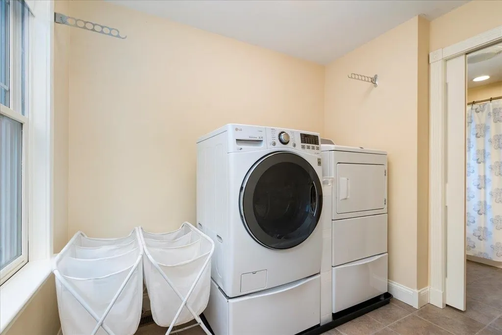 131 Lindsey Way Goffstown NH 03045