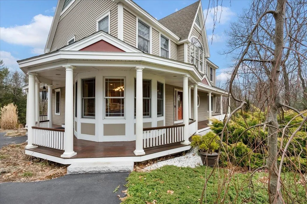 131 Lindsey Way Goffstown NH 03045
