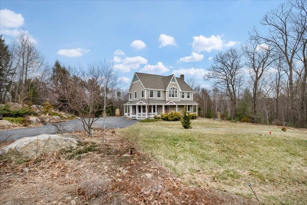 131 Lindsey Way Goffstown NH 03045