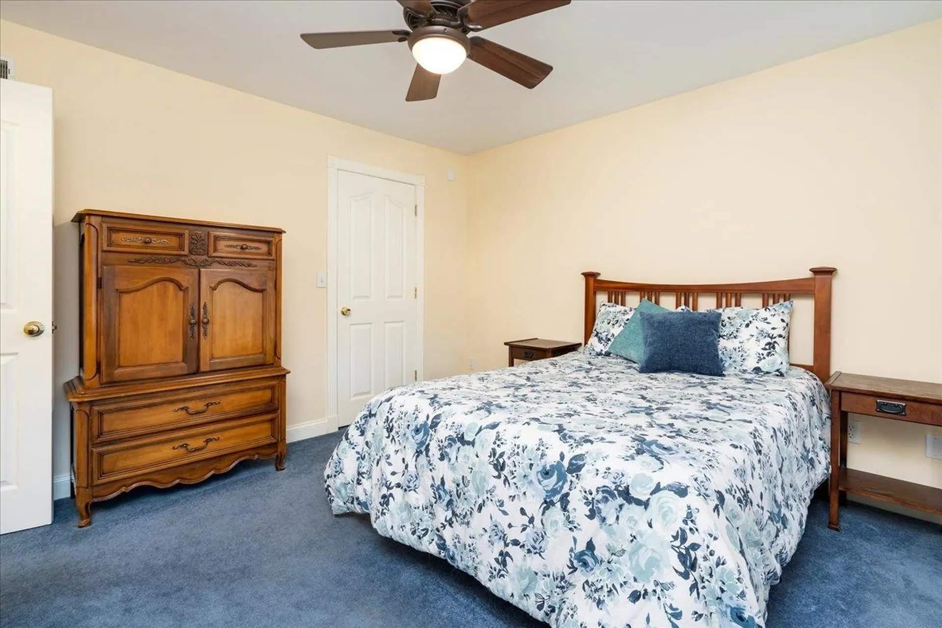 131 Lindsey Way Goffstown NH 03045