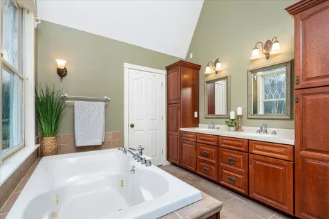 131 Lindsey Way Goffstown NH 03045