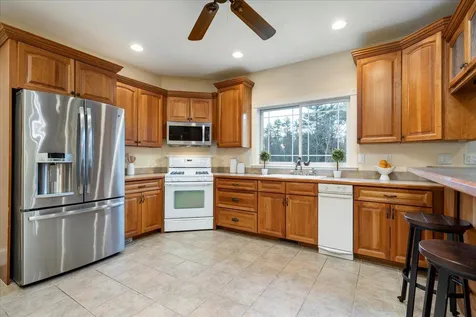 131 Lindsey Way Goffstown NH 03045