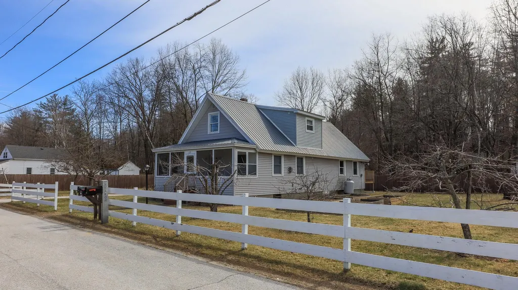27 Shore Drive Goffstown NH 03045
