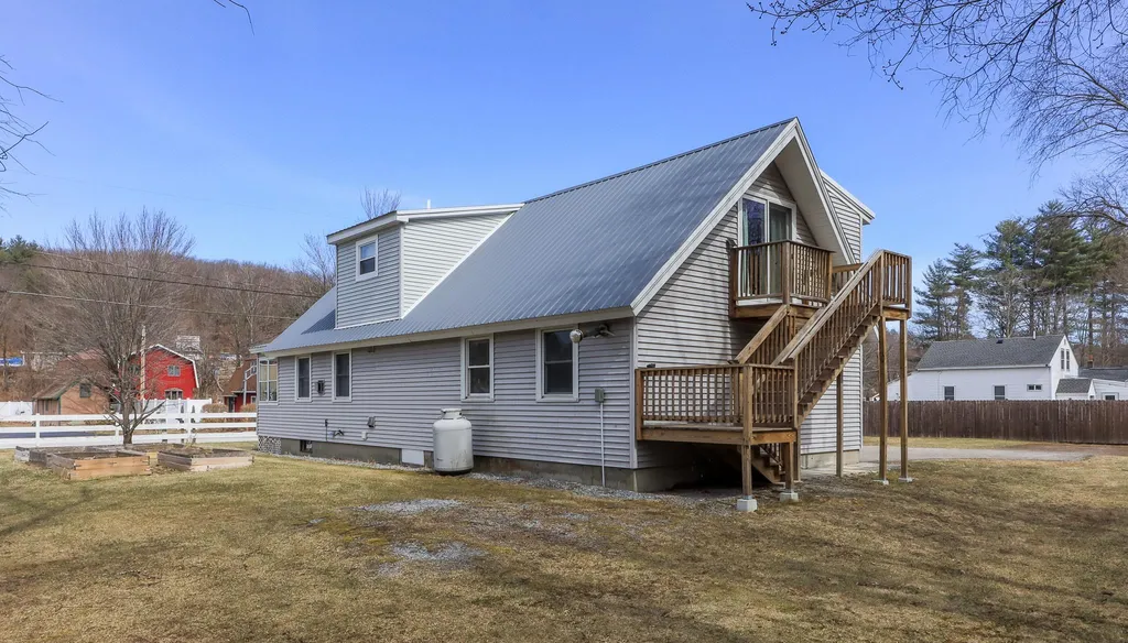 27 Shore Drive Goffstown NH 03045