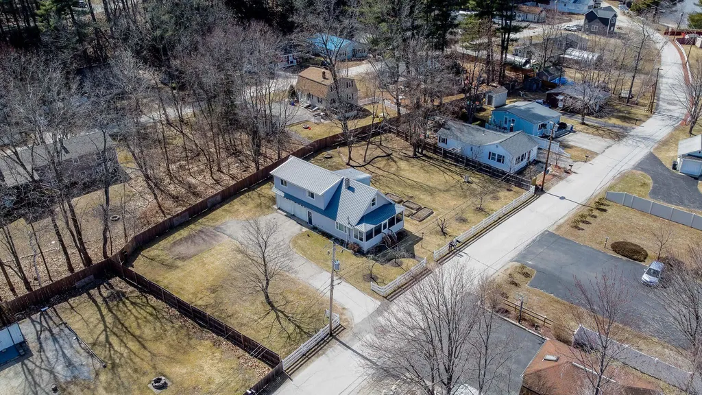 27 Shore Drive Goffstown NH 03045