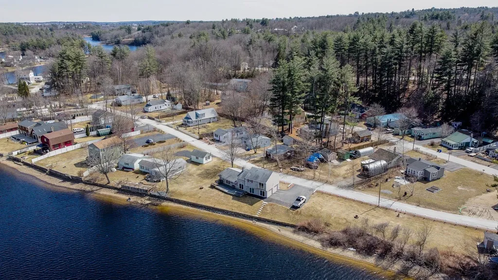 27 Shore Drive Goffstown NH 03045