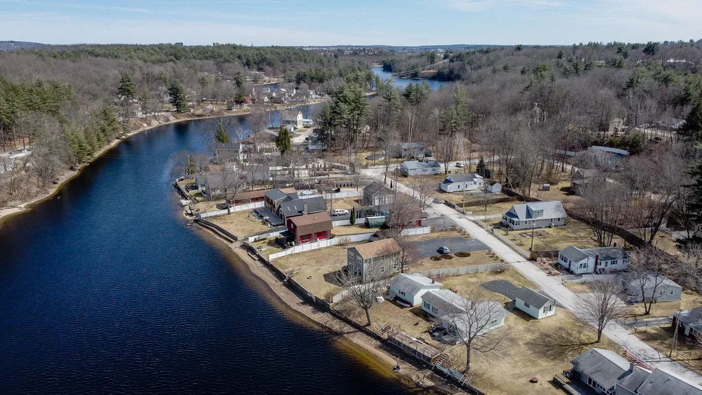 27 Shore Drive Goffstown NH 03045