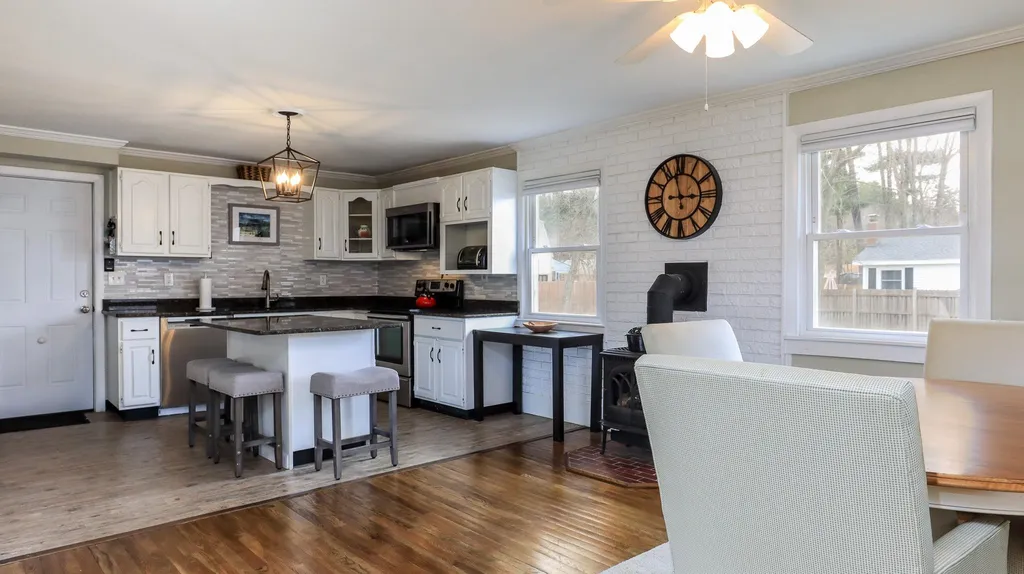 27 Shore Drive Goffstown NH 03045