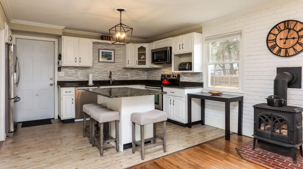27 Shore Drive Goffstown NH 03045