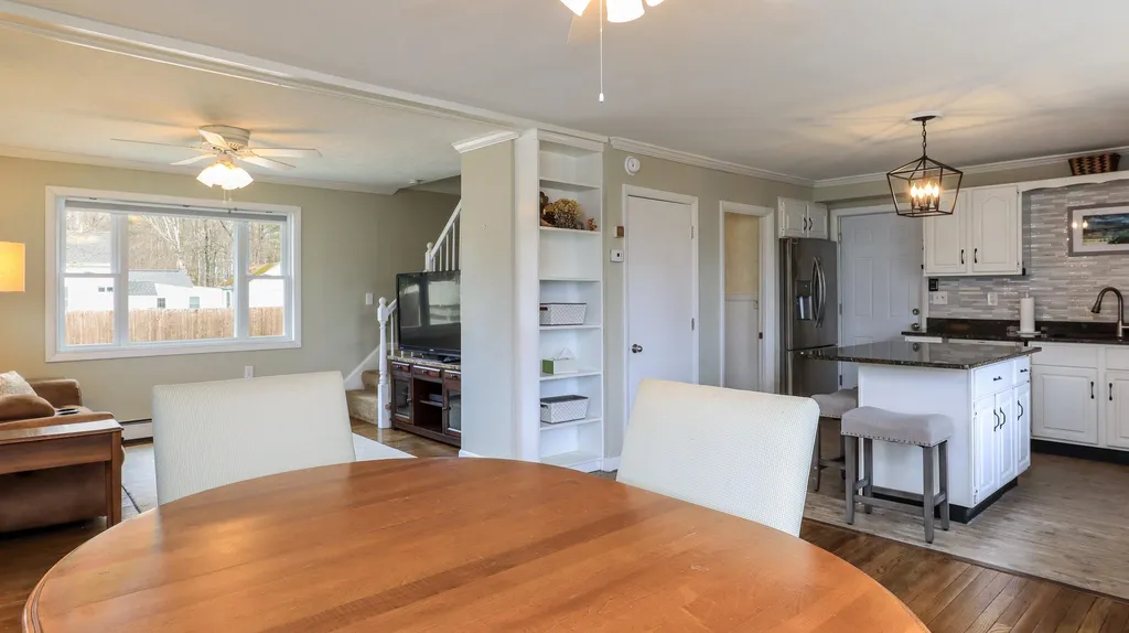 27 Shore Drive Goffstown NH 03045