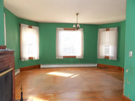 30 Oak Street Franklin NH 03235