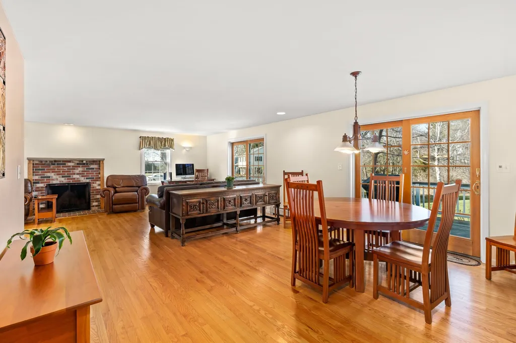 15 William Circle Stratham NH 03885