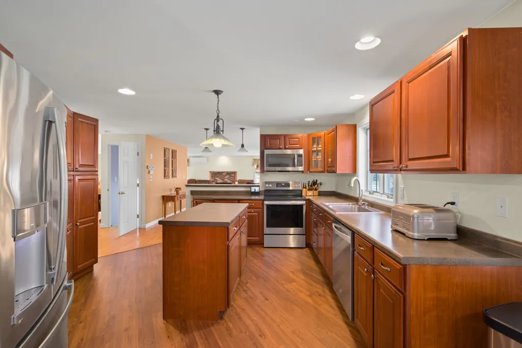 15 William Circle Stratham NH 03885