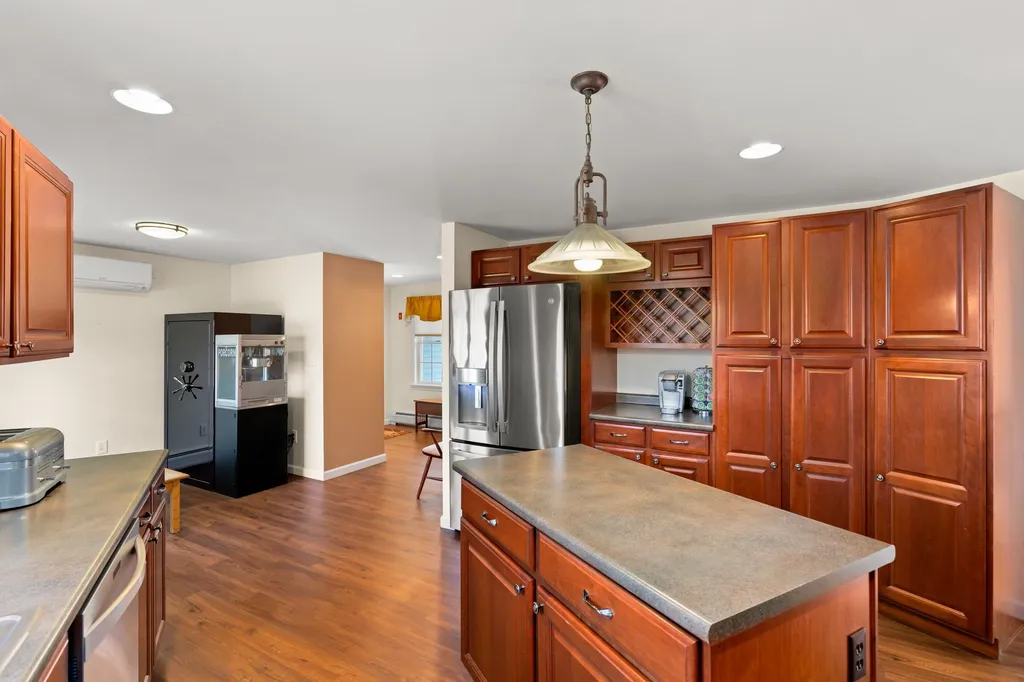 15 William Circle Stratham NH 03885