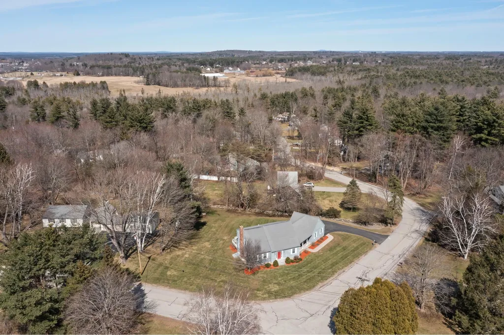 15 William Circle Stratham NH 03885