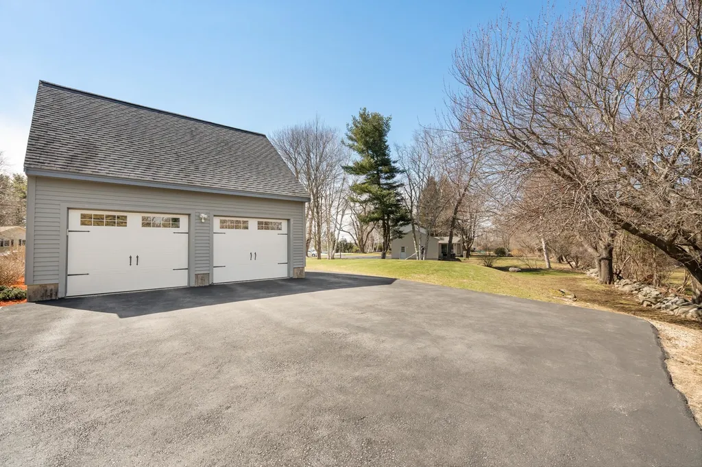 15 William Circle Stratham NH 03885